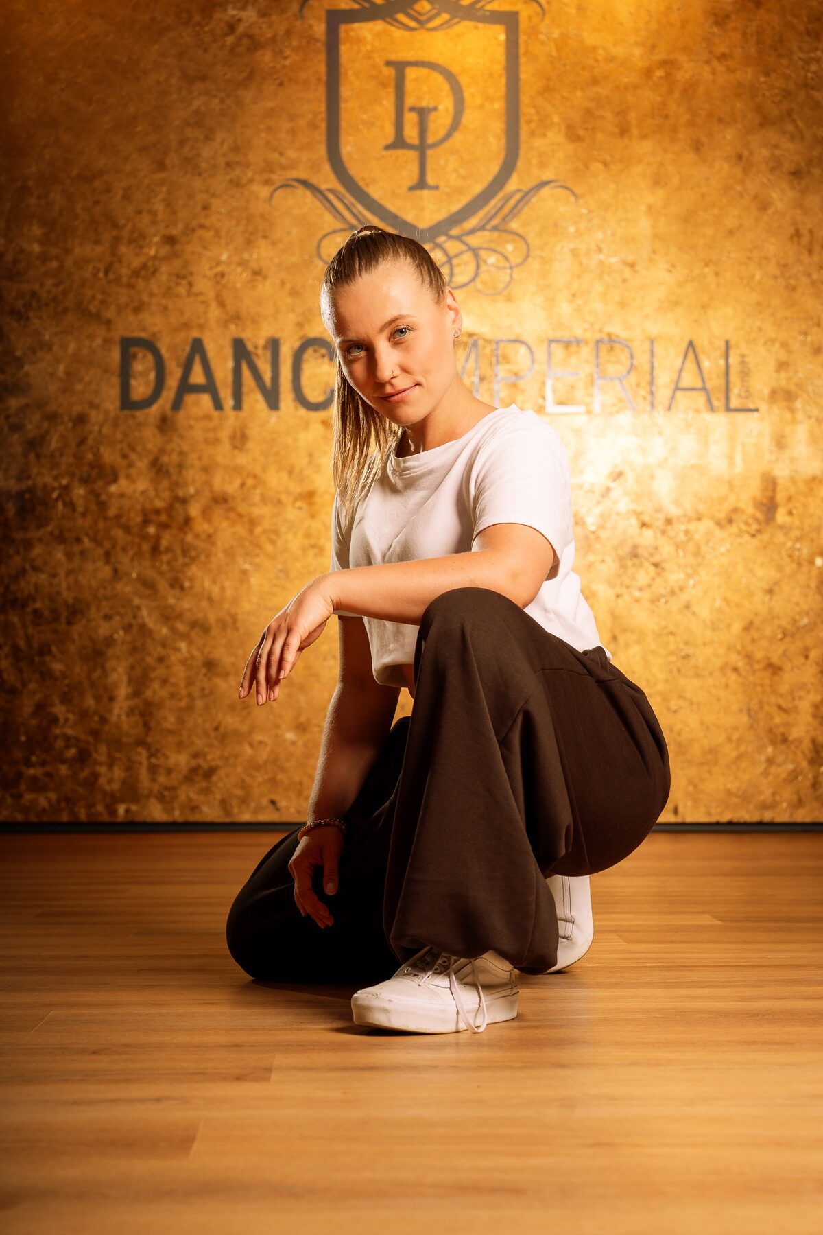 HipHop und Contemporary Tanzkurse für Teens in Regensburg — Antonia Ostermeier bei DANCEIMPERIAL