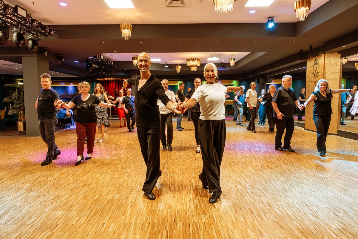 Workshop im grossen Saal beim DANCEIMPERIAL Festival in Regensburg