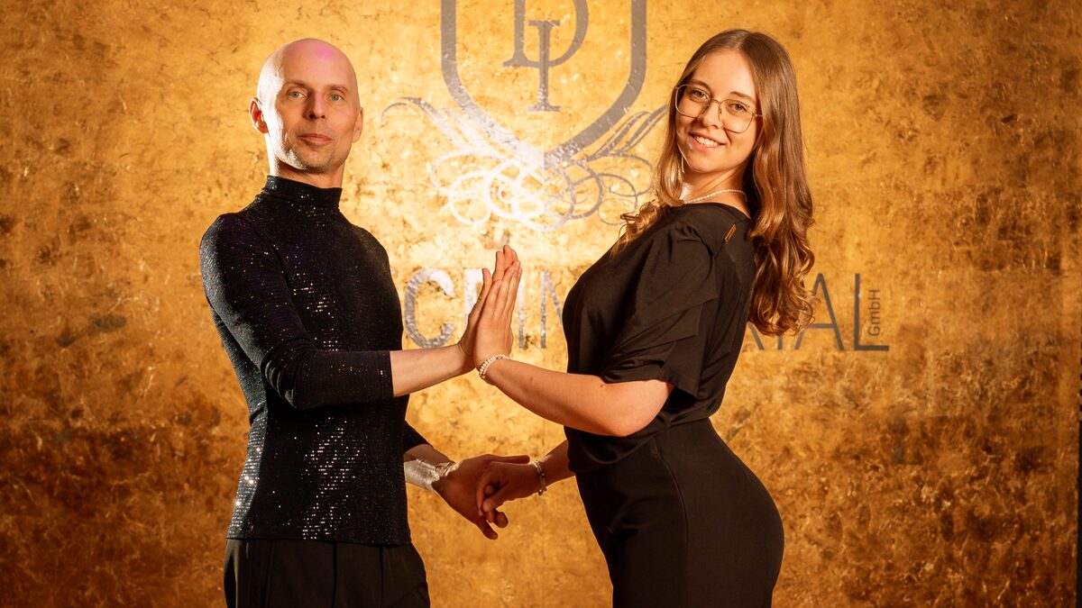 Paartanz Grundkurs im DANCEIMPERIAL Regensburg — Einsteiger lernen die ersten Tanzschritte